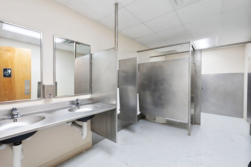 More Photos Of 6735 Whitten Pl, Memphis Service For Sale