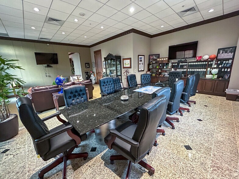 More Photos Of 16651 Ronan Rd, Houston Office For Sale