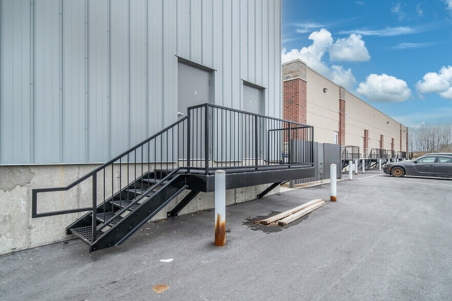More Photos Of 1325 Centennial Dr, Kingston Light Distribution For Lease