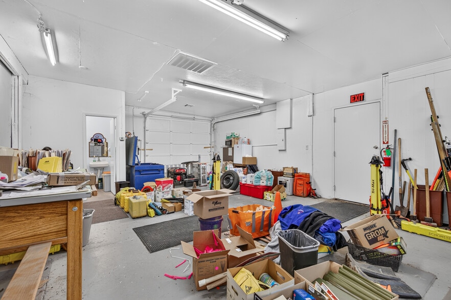 More Photos Of 2714 N Pacific Hwy, Medford Storefront Retail Office For Sale