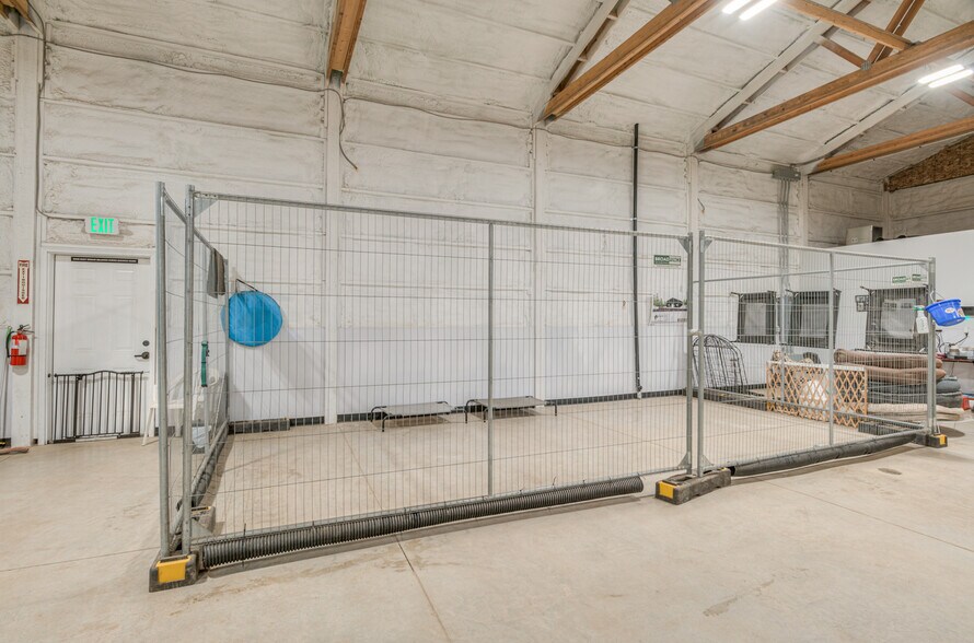 More Photos Of 56870 Enterprise Dr, Sunriver Flex For Sale