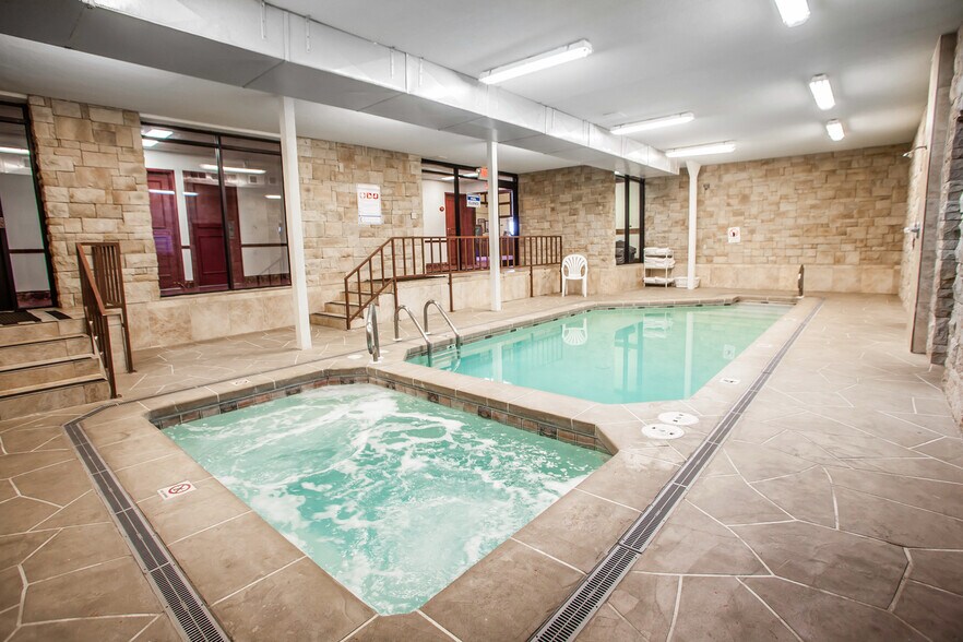 More Photos Of 3501 W Broadway Blvd, Sedalia Hotel For Sale