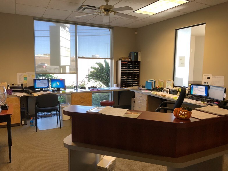 More Photos Of 7127 Somerset Rd, San Antonio Medical For Lease