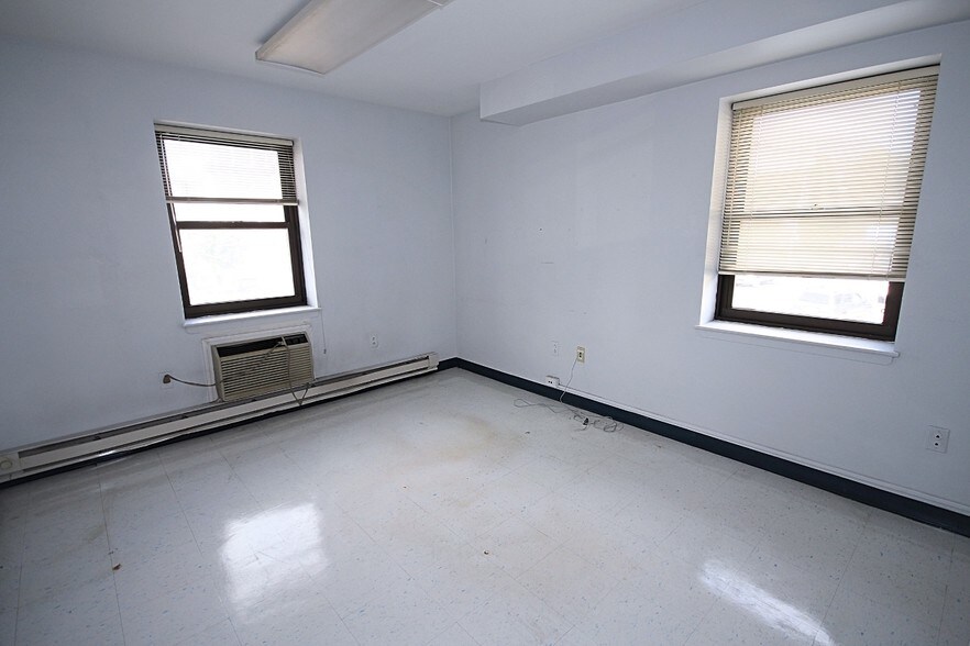 More Photos Of 690 Castleton Ave, Staten Island Apartments For Lease