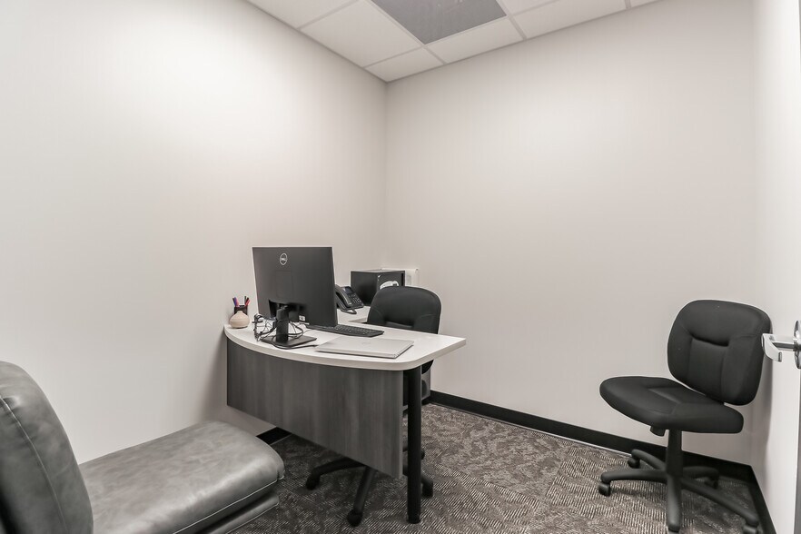 More Photos Of 2626 Washington St, Waukegan Medical For Sale