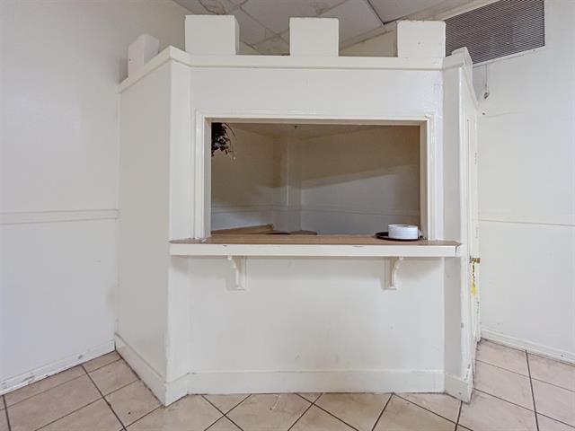More Photos Of 819 Los Presidentes Ave, Laredo Storefront Retail Office For Sale