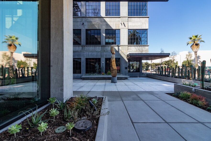 More Photos Of 1650 Euclid St, Santa Monica Office For Sale