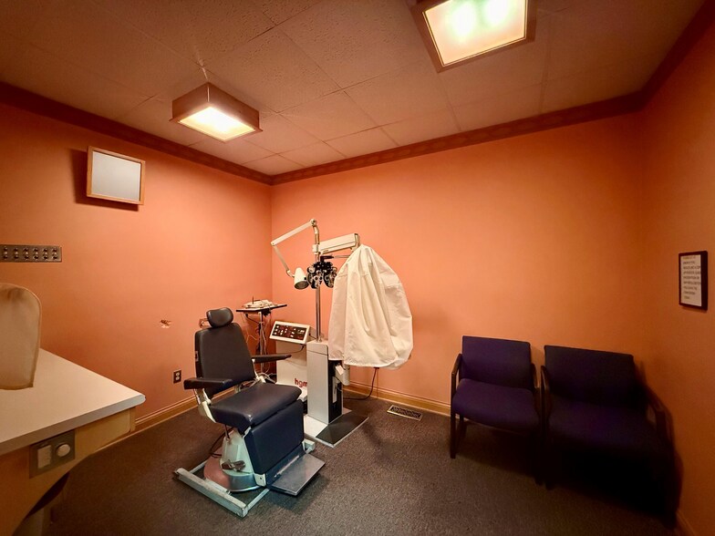 More Photos Of 711 S Calumet Rd, Chesterton Office For Sale