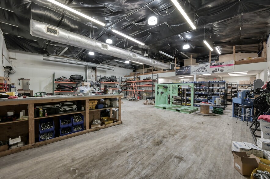 More Photos Of 508 Bryant Rd, Conroe Manufacturing For Sale