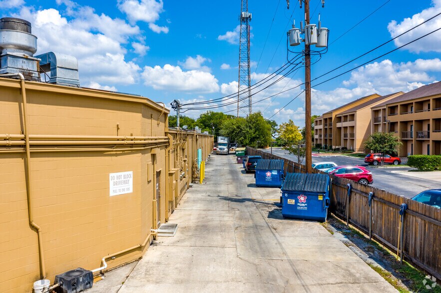 More Photos Of 8434-8498 Fredericksburg Rd, San Antonio Unknown For Lease