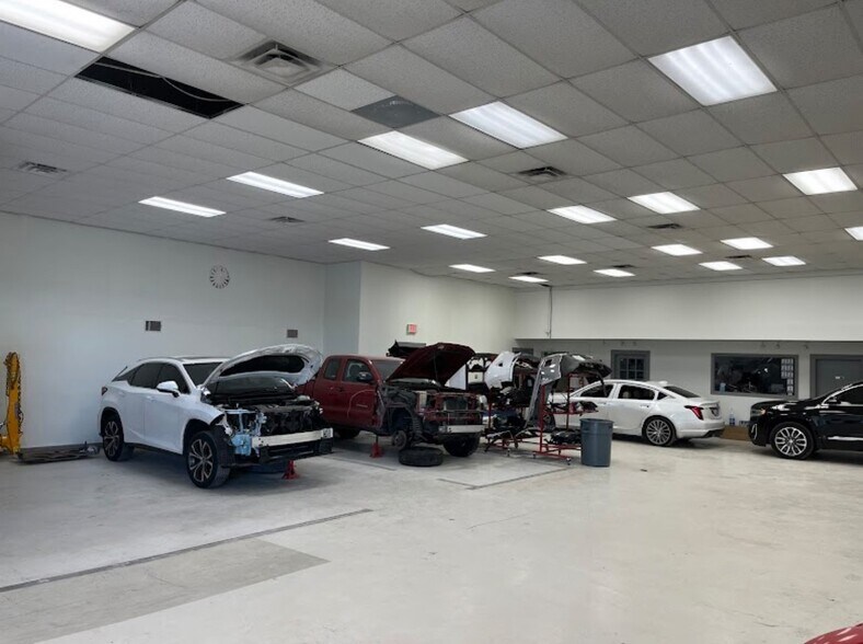 More Photos Of 9916 US-290, Austin Flex For Lease