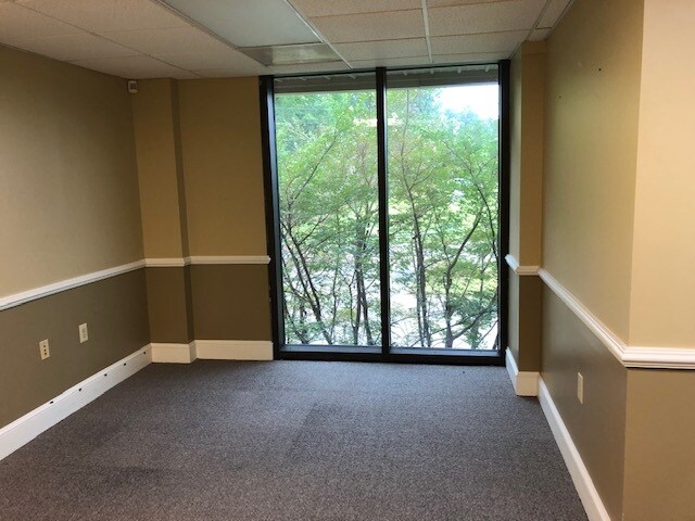 More Photos Of 25 Goss Dr, Hampton Medical For Sale