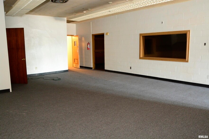 More Photos Of 119 W Carroll St, Macomb Office For Sale