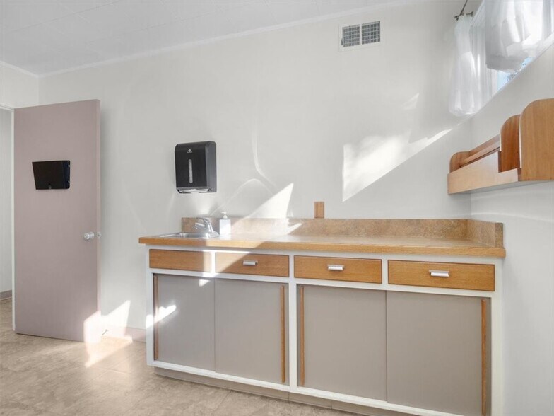 More Photos Of 5973 Walworth Rd, Ontario Medical For Sale