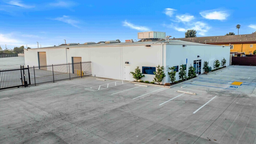 More Photos Of 922-926 S Lyon St, Santa Ana Unknown For Lease