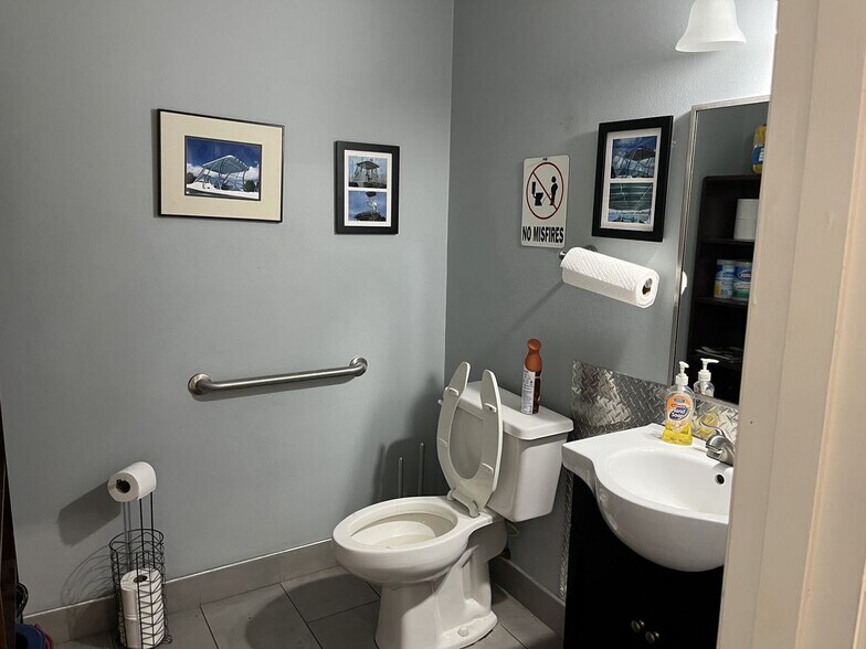 More Photos Of 3202 Barrancas Ave, Pensacola Industrial For Sale