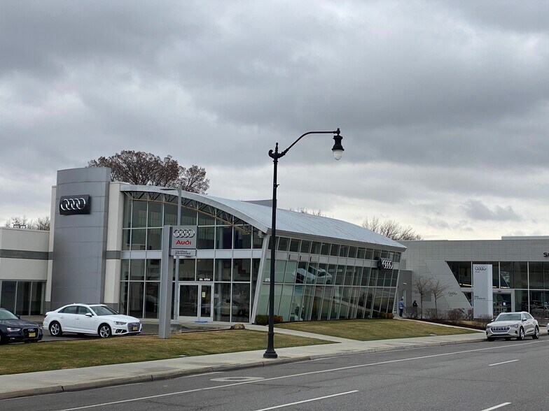 Primary Photo Of 979 S State St, Salt Lake City Auto Dealership For Lease