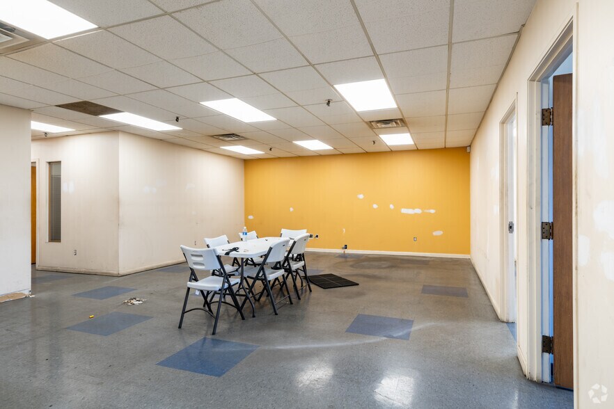More Photos Of 10800 Ford Rd, Dearborn Warehouse For Lease