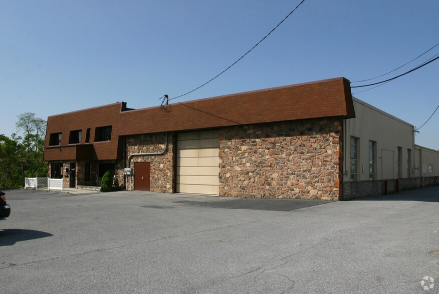 More Photos Of 850 State St, Lemoyne Warehouse For Lease