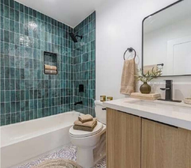 More Photos Of 2938 S Sycamore Ave, Los Angeles Apartments For Sale