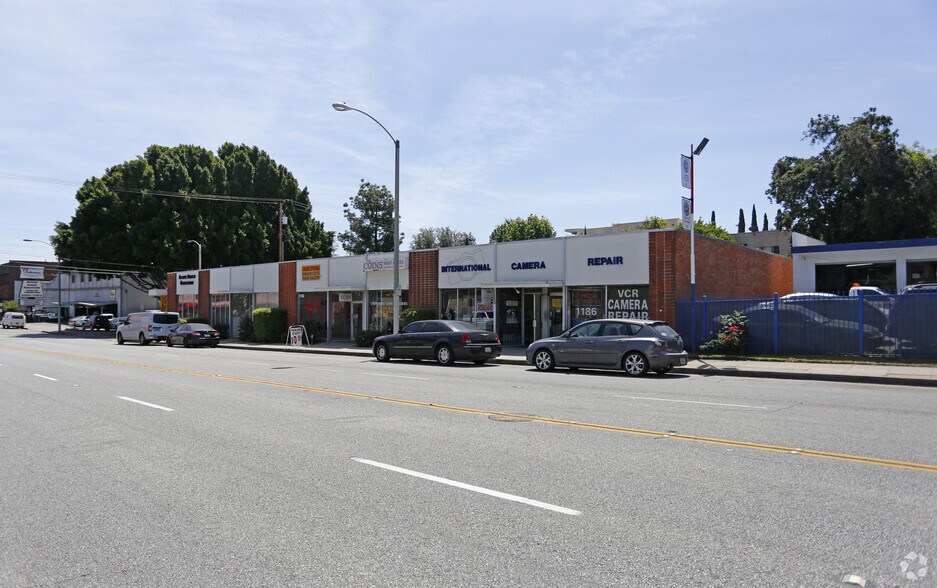 More Photos Of 1194-1196 E Walnut St, Pasadena Storefront For Lease