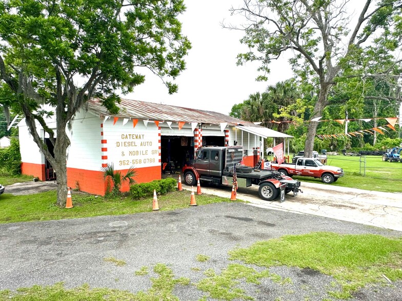 Primary Photo Of 1070 NW Main Blvd, Lake City Auto Repair For Sale