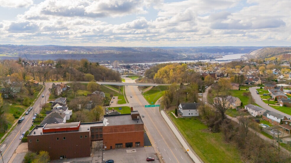 More Photos Of 1439 Sunset Blvd, Steubenville Flex For Sale