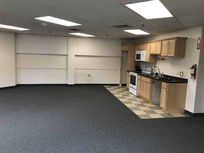 More Photos Of 113 Technology Dr, Brattleboro Office For Lease