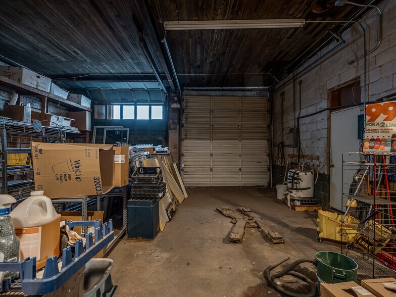 More Photos Of 200 N Broadway Ave, Geary Convenience Store For Sale