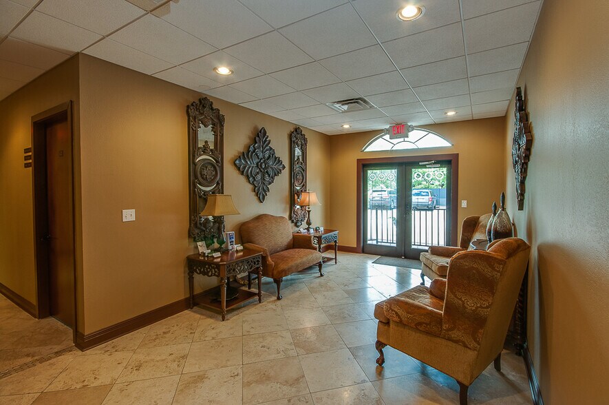 More Photos Of 1414 S Friendswood Dr, Friendswood Office For Lease