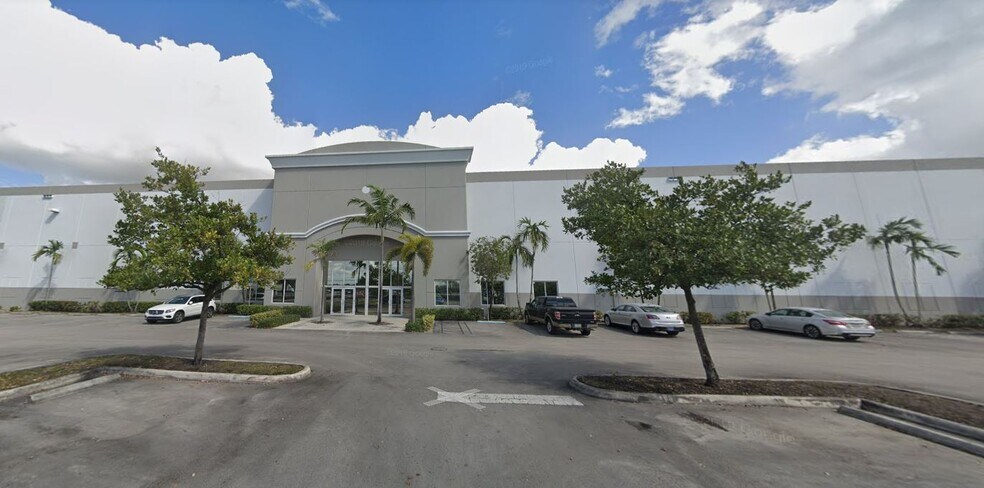 More Photos Of 11401 NW 134th St, Medley Distribution For Lease