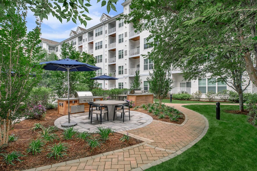 More Photos Of 515 West Ave, Norwalk Unknown For Lease