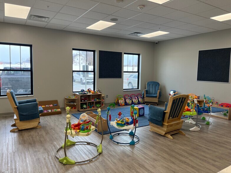 More Photos Of 1606 NW Irvinedale Dr, Ankeny General Retail For Sale