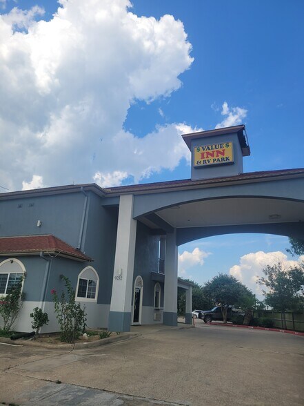 More Photos Of 9232 N Highway 146, Mont Belvieu Hotel For Sale