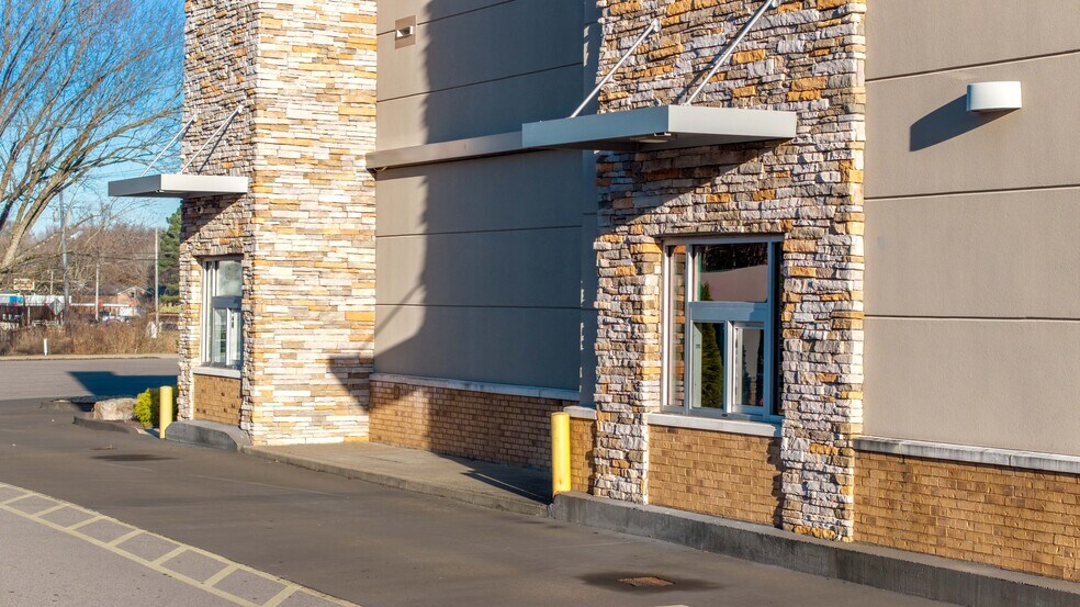 More Photos Of 103 N Military St, Loretto Fast Food For Sale