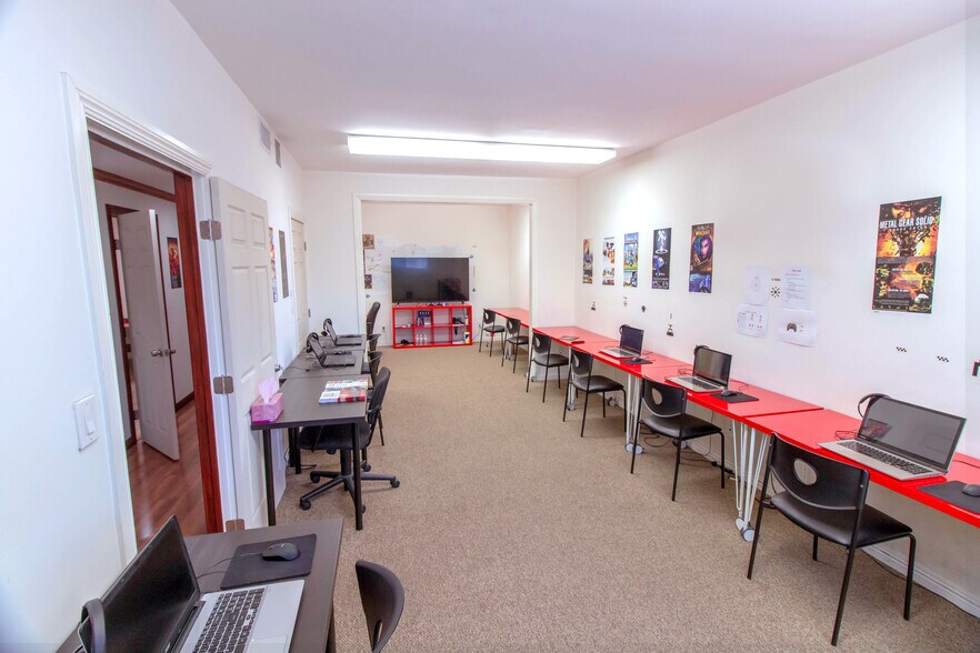 More Photos Of 12065-12069 Jefferson Blvd, Culver City Office For Lease