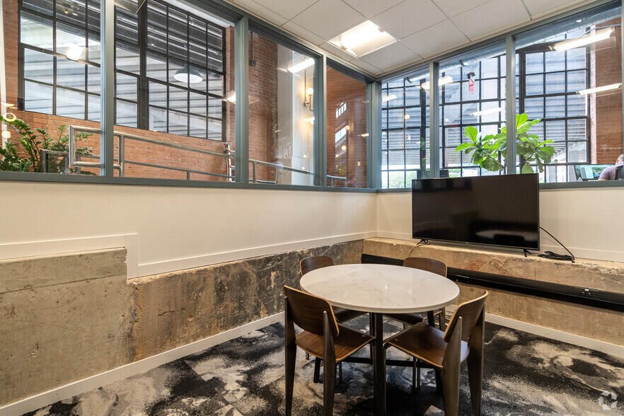 More Photos Of 603 Munger Ave, Dallas Office For Lease