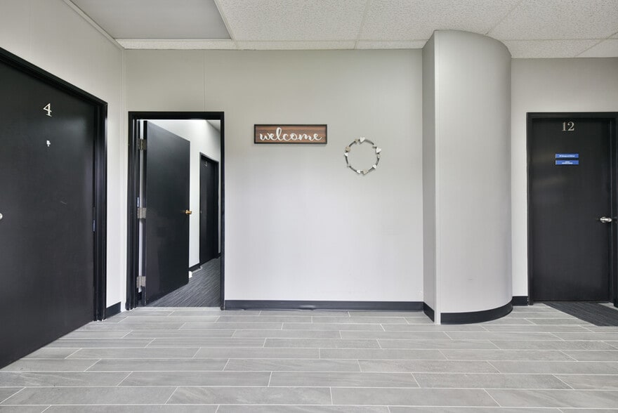 More Photos Of 12305-12309 Gold St, Omaha Medical For Lease