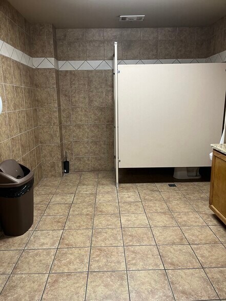 More Photos Of 5805 Highway 271, Fort Smith Freestanding For Sale