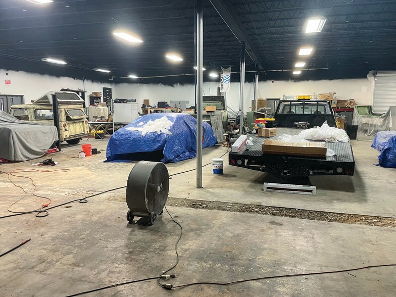More Photos Of 4099 Spring st, Pinson Showroom For Sale