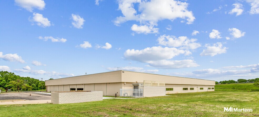 More Photos Of 7236 E Harry Ct, Wichita Office For Sale