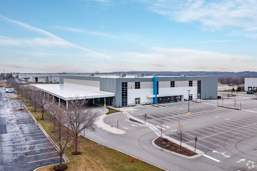 More Photos Of 250 Airport Rd, Elgin Distribution For Lease