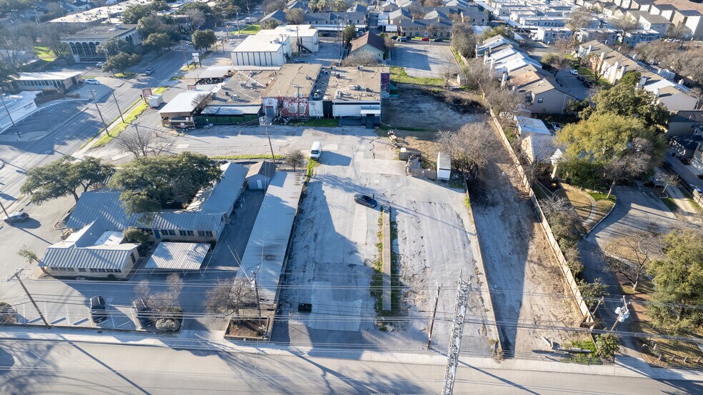 More Photos Of 8123 Broadway St, San Antonio Freestanding For Sale