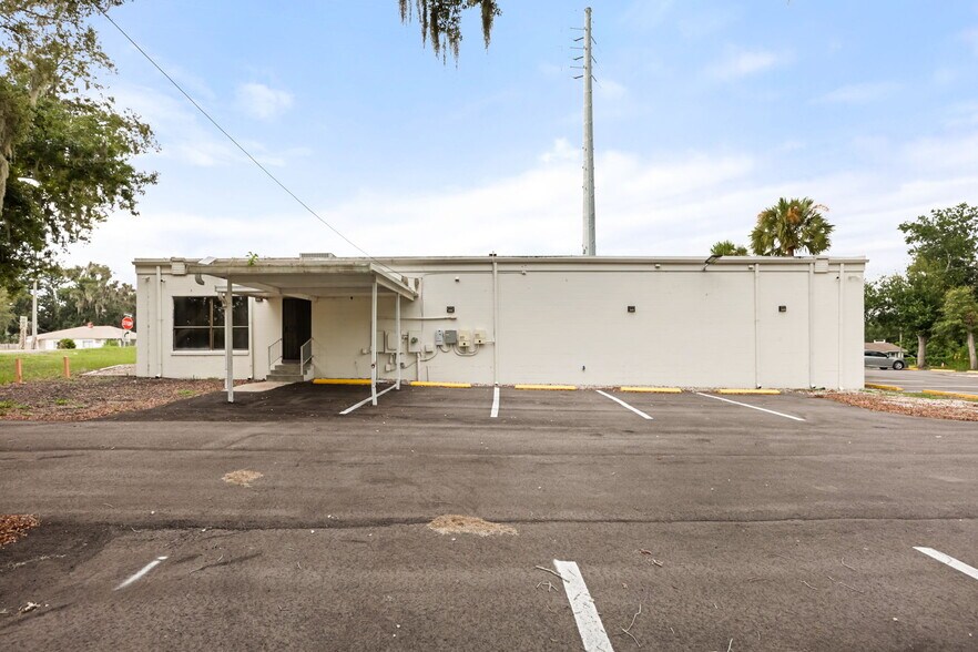 More Photos Of 901 N Grove St, Eustis Medical For Sale
