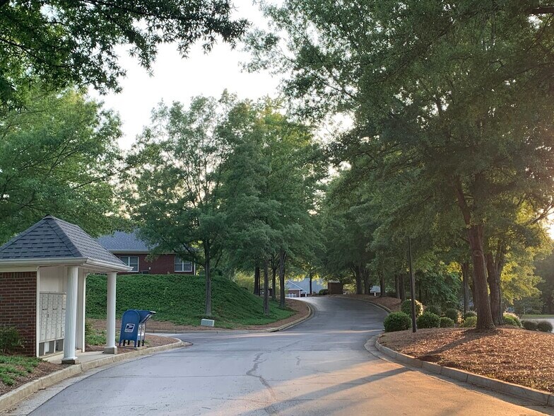 More Photos Of 555 Sun Valley Dr, Roswell Medical For Lease