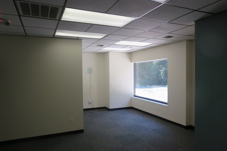 More Photos Of 189 Main Rd, Riverhead Medical For Lease