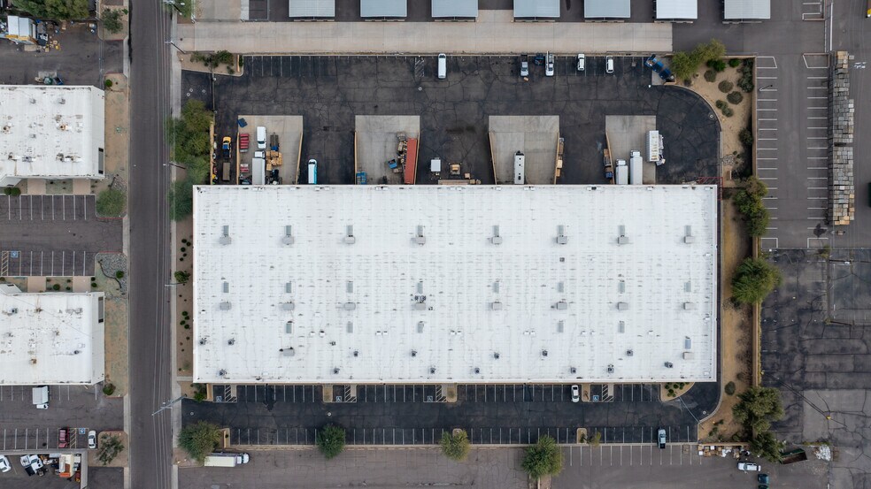 More Photos Of 2255 W Desert Cove Ave, Phoenix Warehouse For Lease