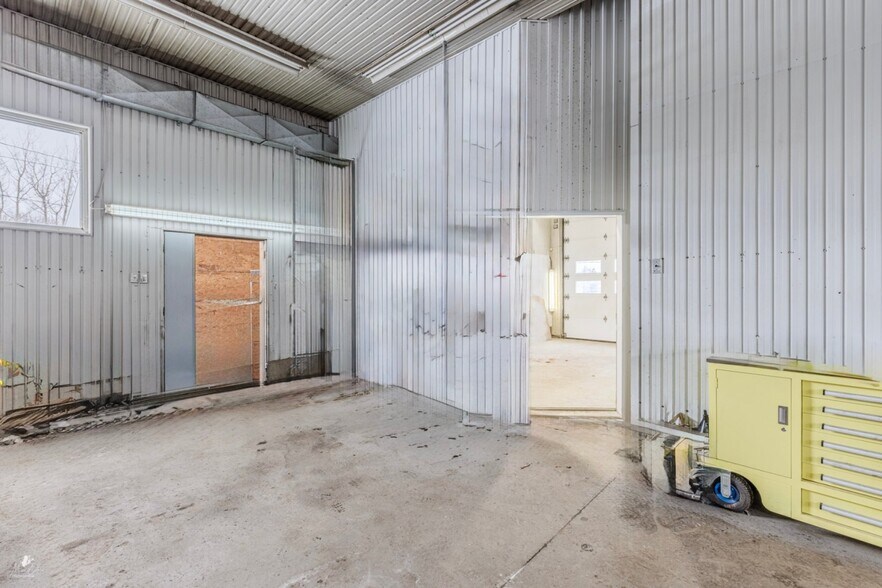 More Photos Of 180 Rue De L'anse S, Beaumont Light Distribution For Sale