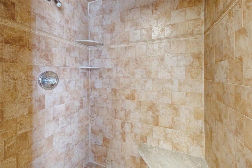 More Photos Of 456 Walker St, Fairview Flex For Lease