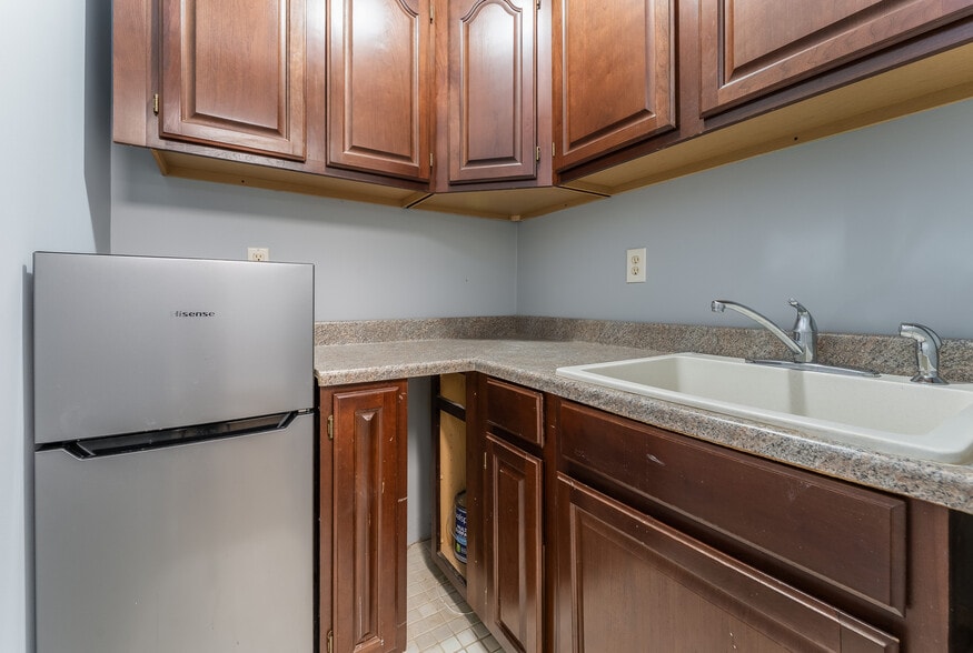 More Photos Of 490 Schooleys Mountain Rd, Hackettstown Medical For Sale